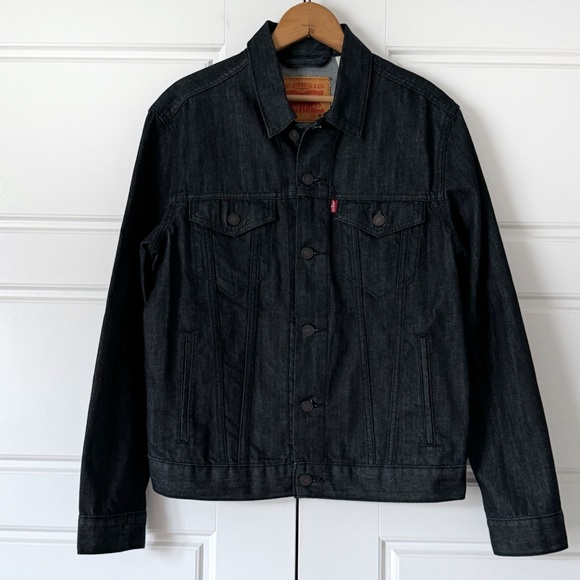 Levis Mens Black Denim Trucker Jacket Medium Pockets Buttons Durable Lightweight - Picture 1 of 15